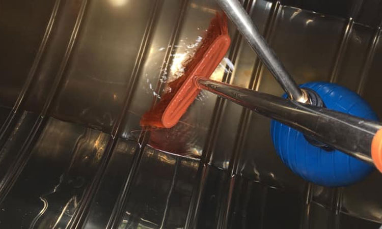 ve sinh bon nuoc inox 1